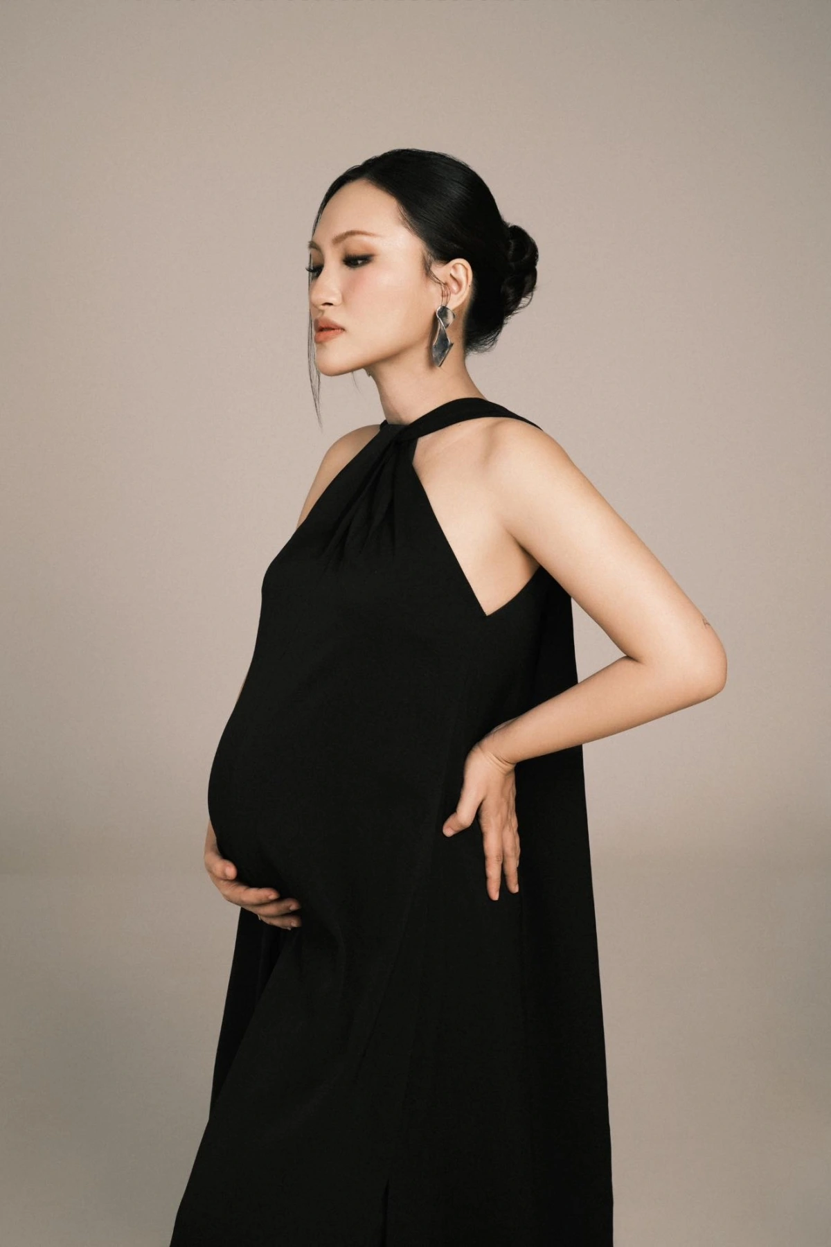 Ca sĩ Nguyên Hà bất ngờ thông báo mang thai-1