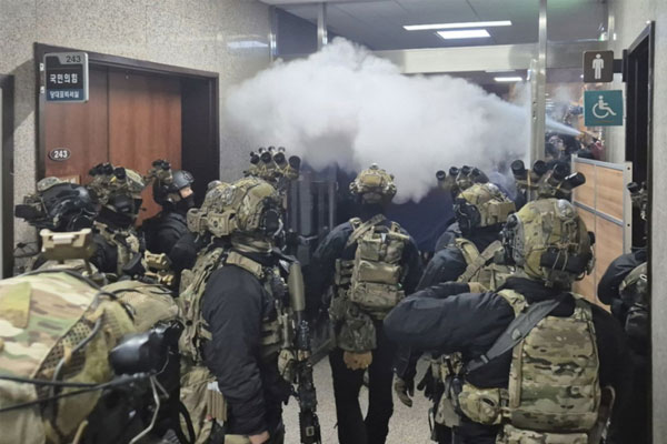 Hàn Quốc dỡ bỏ thiết quân luật, điều gì xảy ra tiếp theo?-3