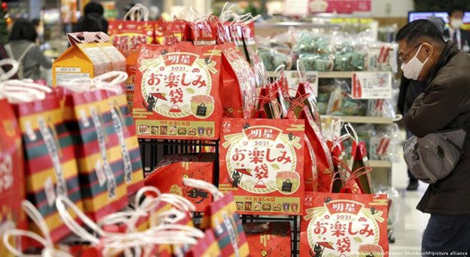 Giới trẻ đang phát cuồng với trend túi mù mới mang tên Baby Three-4