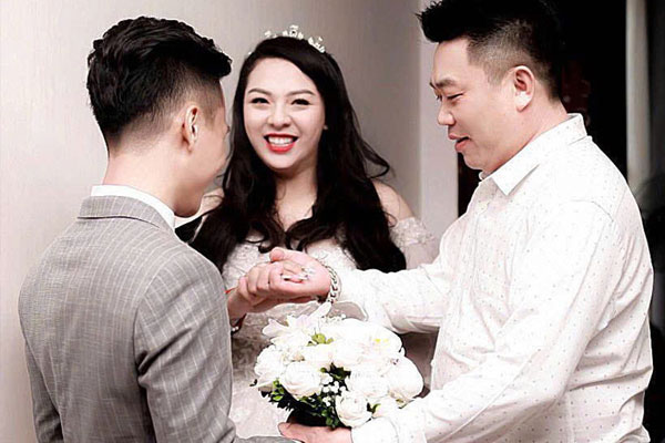 Biết tôi được nhận hơn 70 triệu thưởng Tết kèm thai sản, bố dượng liền nhắn một tin khiến tôi khóc suốt đêm-2