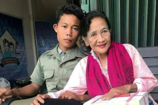 Thanh niên 24 tuổi mê đắm cụ bà 71, cùng thề non hẹn biển kiếp sau tiếp tục làm vợ chồng-4