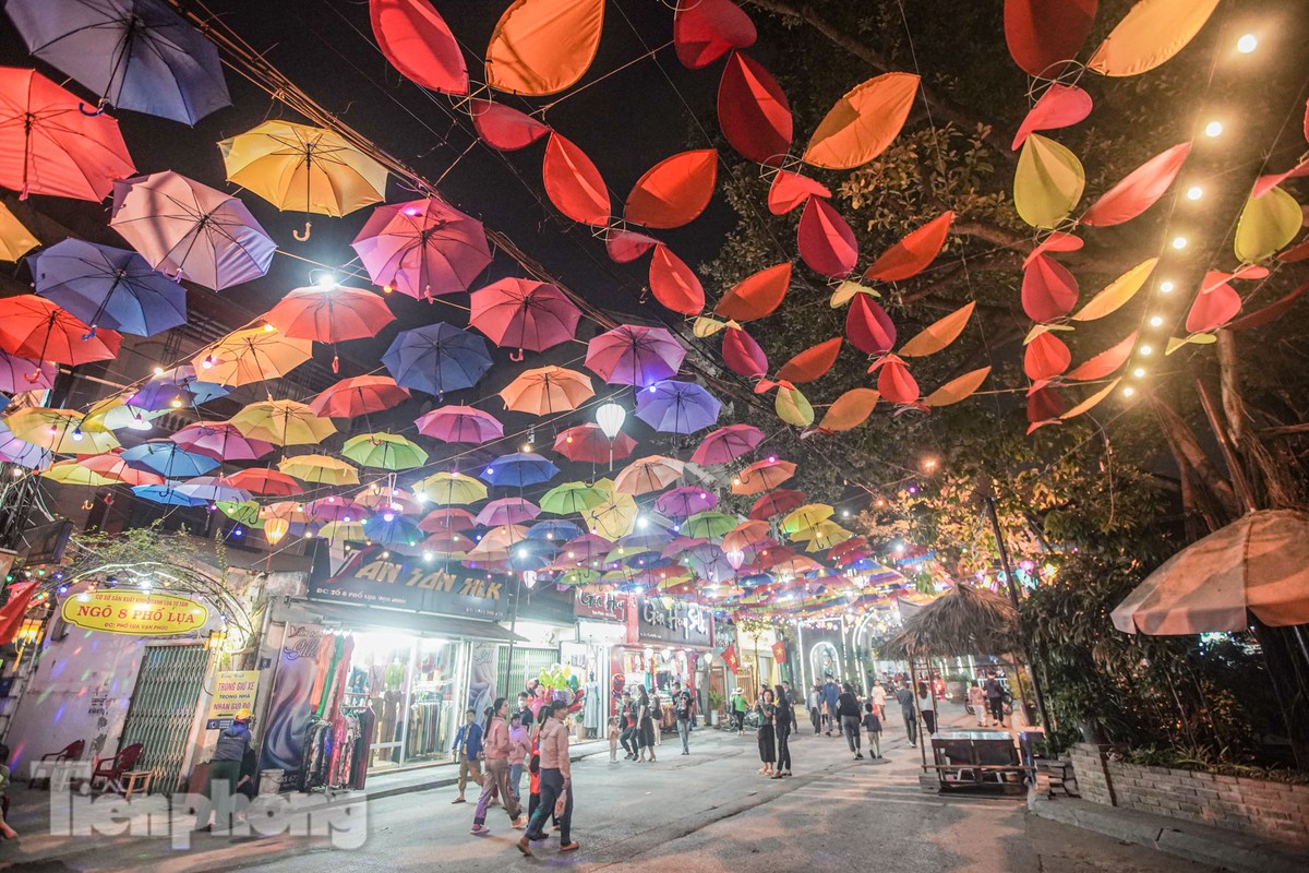 Rực rỡ sắc màu quê lụa Hà Đông trong tuần lễ làng nghề Vạn Phúc-1