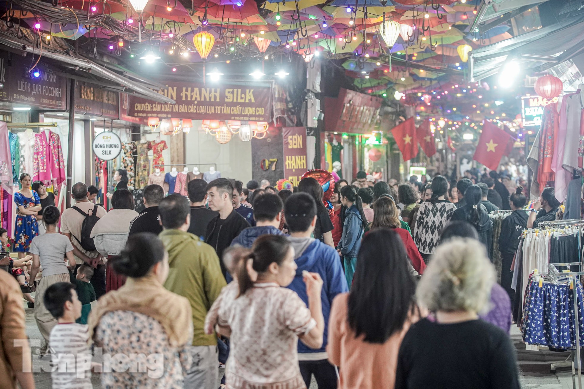 Rực rỡ sắc màu quê lụa Hà Đông trong tuần lễ làng nghề Vạn Phúc-2