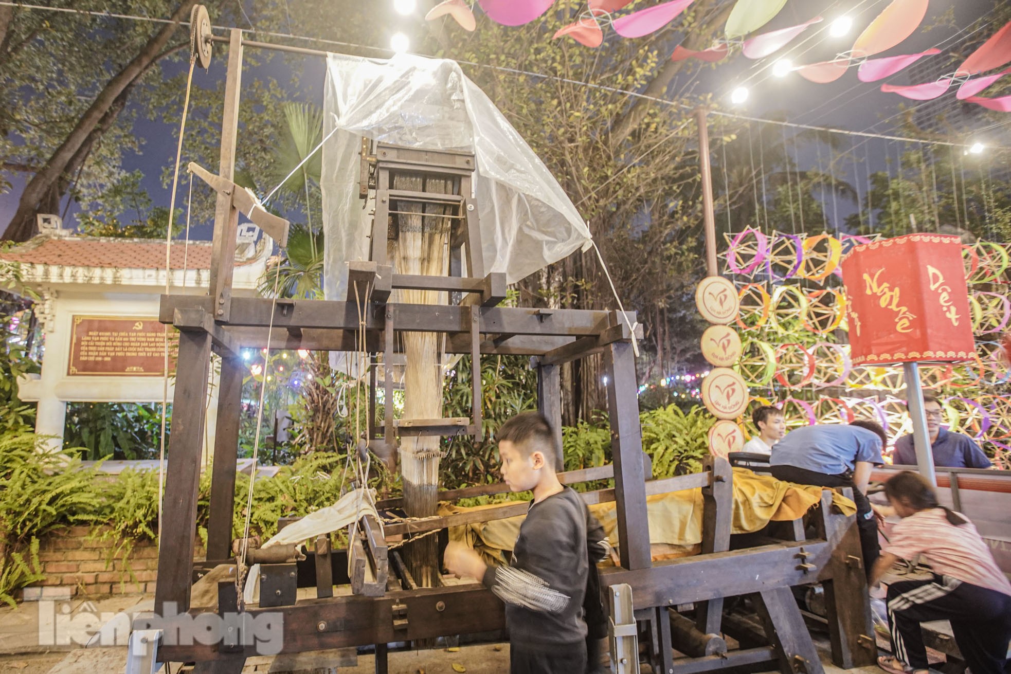 Rực rỡ sắc màu quê lụa Hà Đông trong tuần lễ làng nghề Vạn Phúc-7