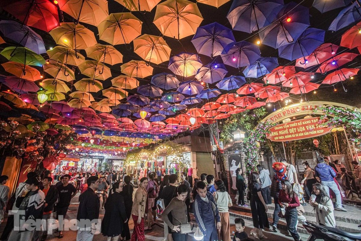 Rực rỡ sắc màu quê lụa Hà Đông trong tuần lễ làng nghề Vạn Phúc-14