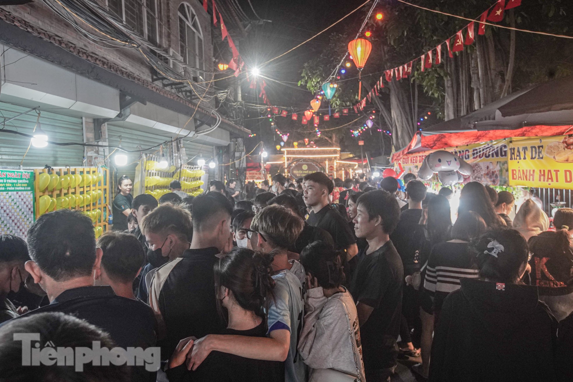 Rực rỡ sắc màu quê lụa Hà Đông trong tuần lễ làng nghề Vạn Phúc-16