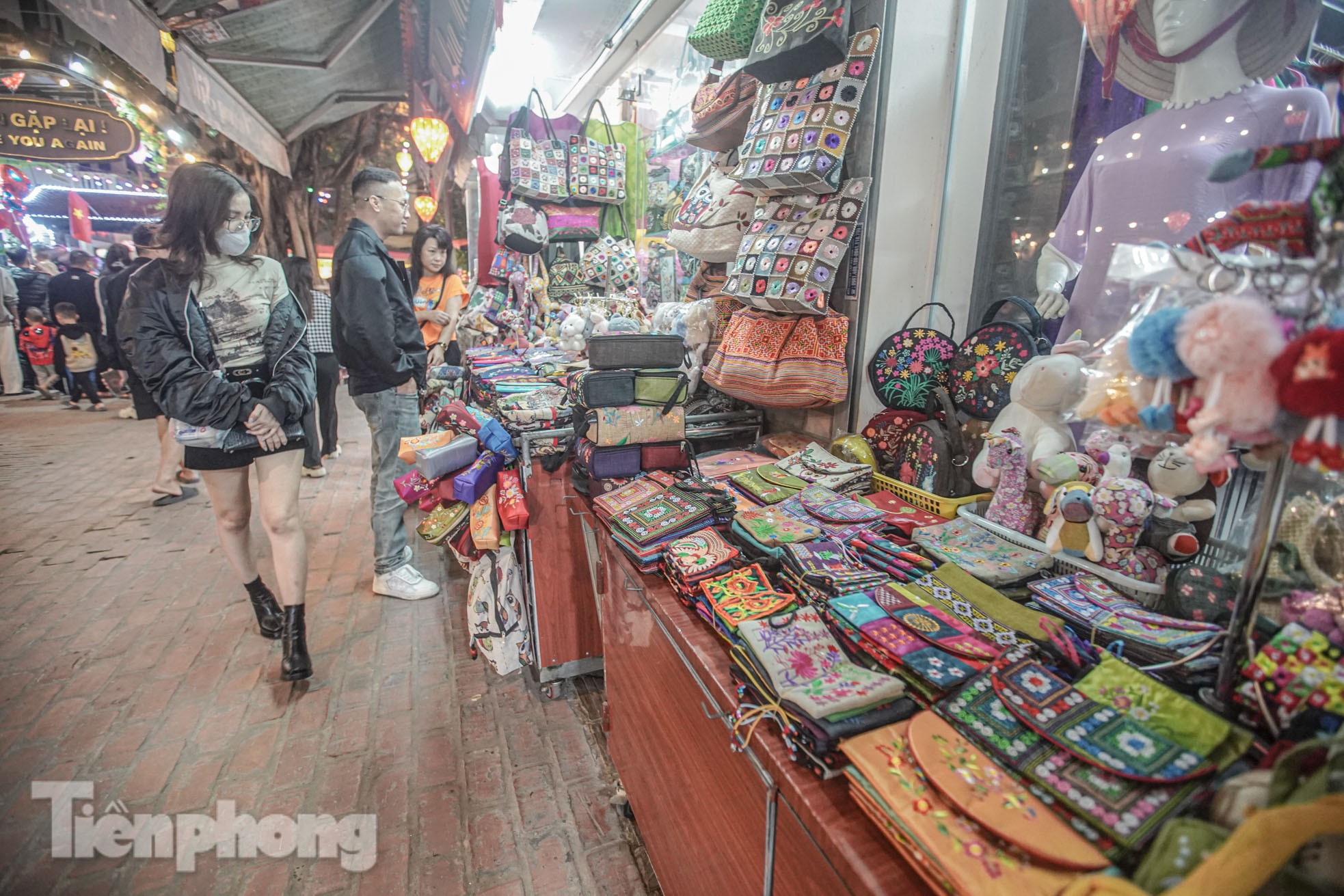 Rực rỡ sắc màu quê lụa Hà Đông trong tuần lễ làng nghề Vạn Phúc-17