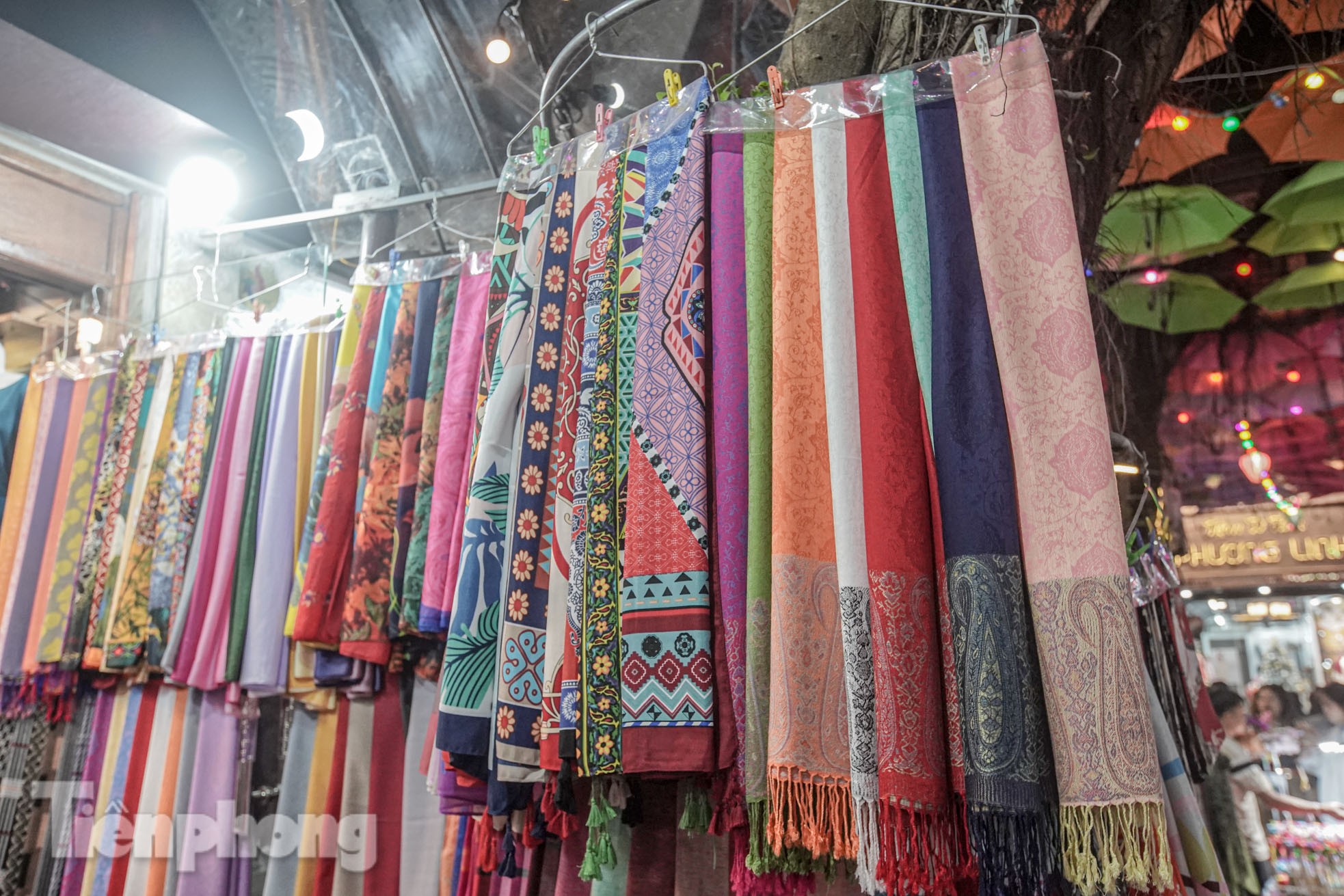 Rực rỡ sắc màu quê lụa Hà Đông trong tuần lễ làng nghề Vạn Phúc-18