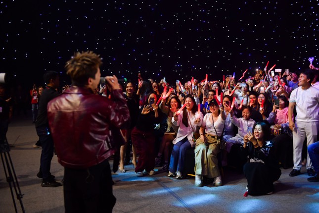 Vì sao giới trẻ sẵn sàng chi nhiều tiền để đu idol?-2