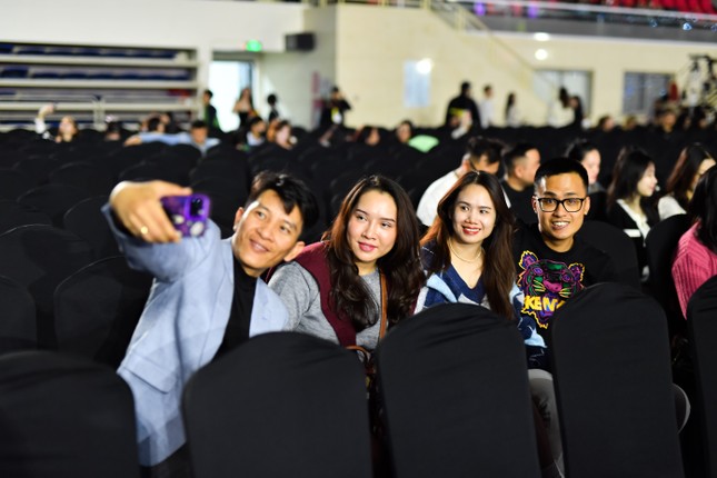 Vì sao giới trẻ sẵn sàng chi nhiều tiền để đu idol?-5