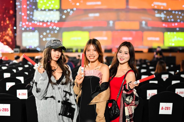 Vì sao giới trẻ sẵn sàng chi nhiều tiền để đu idol?-6