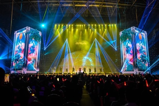 Vì sao giới trẻ sẵn sàng chi nhiều tiền để 'đu idol'?