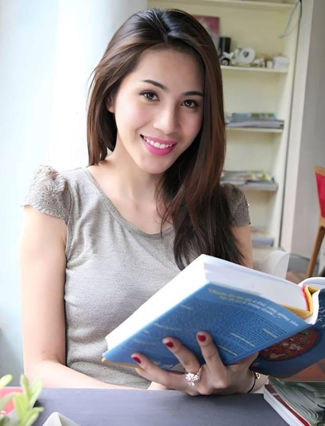 Ca sĩ Thủy Tiên lột xác thế nào từ khi bước chân vào showbiz?-6