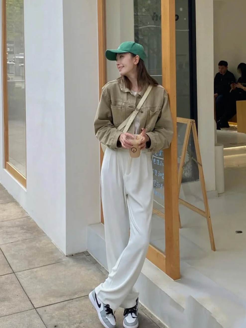 Cách phối đồ với quần trắng cạp cao-7