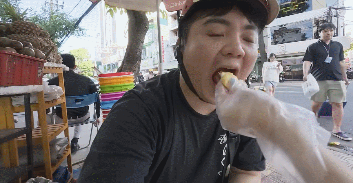 Phản ứng bất ngờ của khách Hàn lần đầu nếm đặc sản nặng mùi ở Việt Nam-7