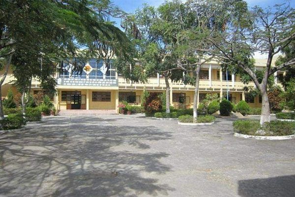 Đuổi học 1 năm 4 học sinh đánh hội đồng bạn học gãy đốt sống cổ-2