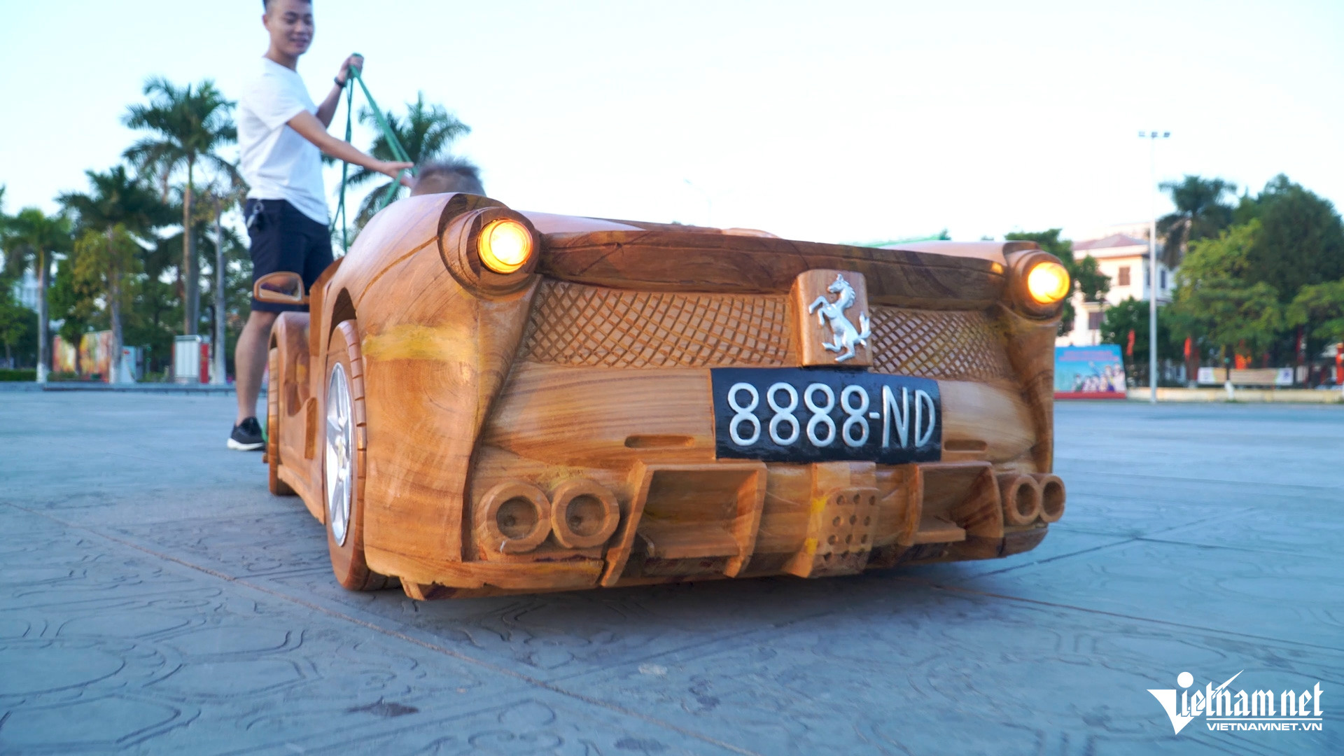 Ông bố ở Bắc Ninh chế tạo siêu xe bằng gỗ, khách Mỹ chốt đơn liền 3 chiếc-2