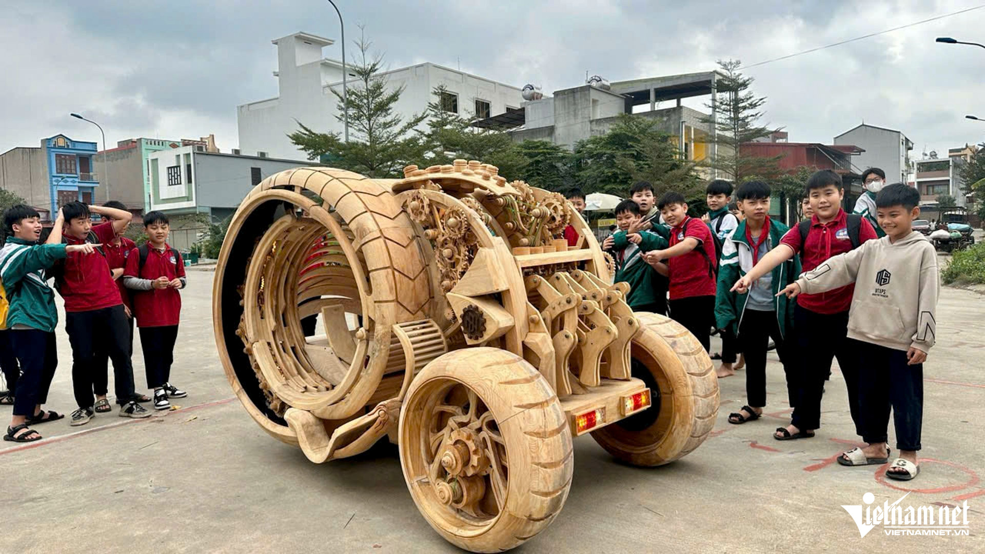 Ông bố ở Bắc Ninh chế tạo siêu xe bằng gỗ, khách Mỹ chốt đơn liền 3 chiếc-5