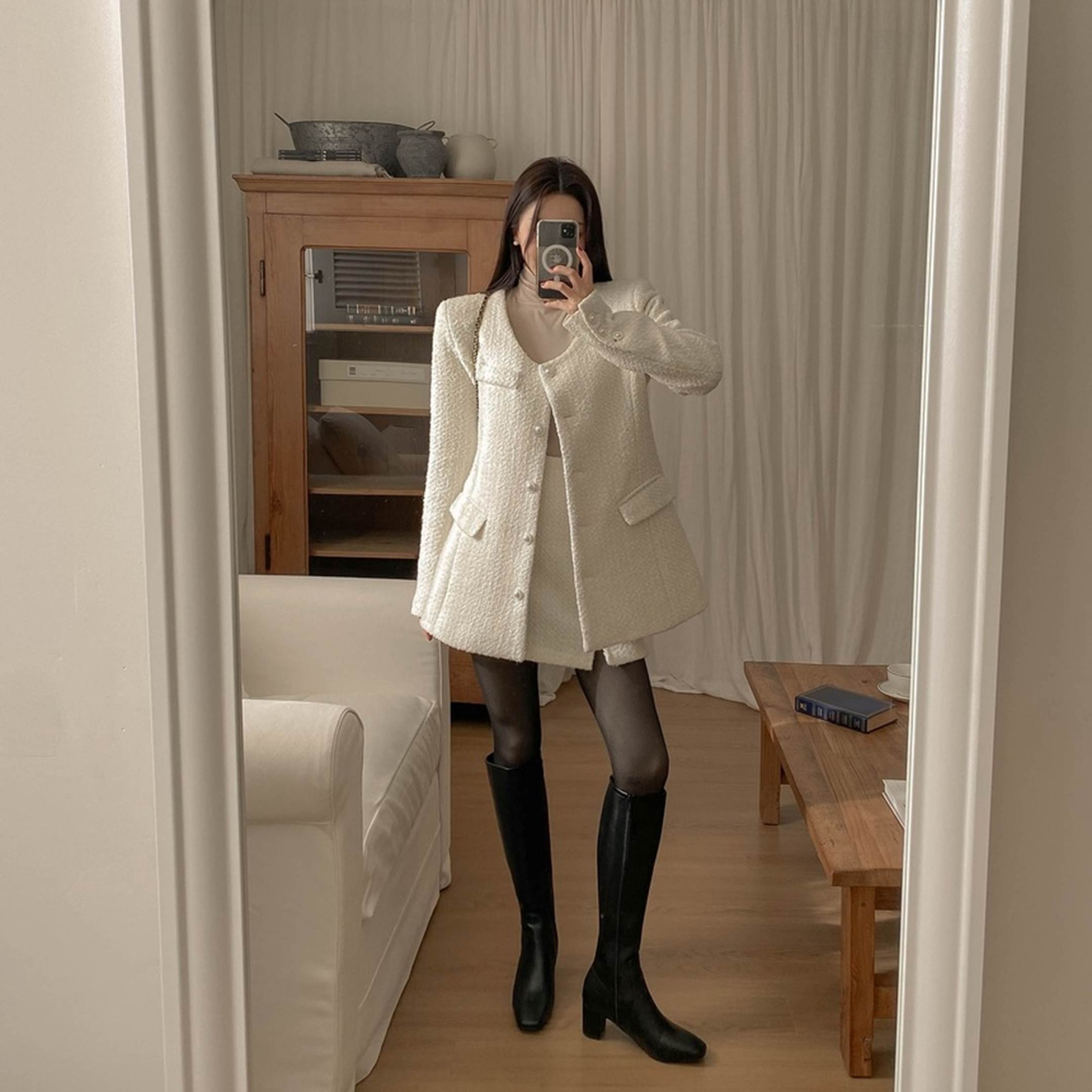 Mặc đẹp hơn trong mùa đông với 10 cách phối chân váy và boots-1