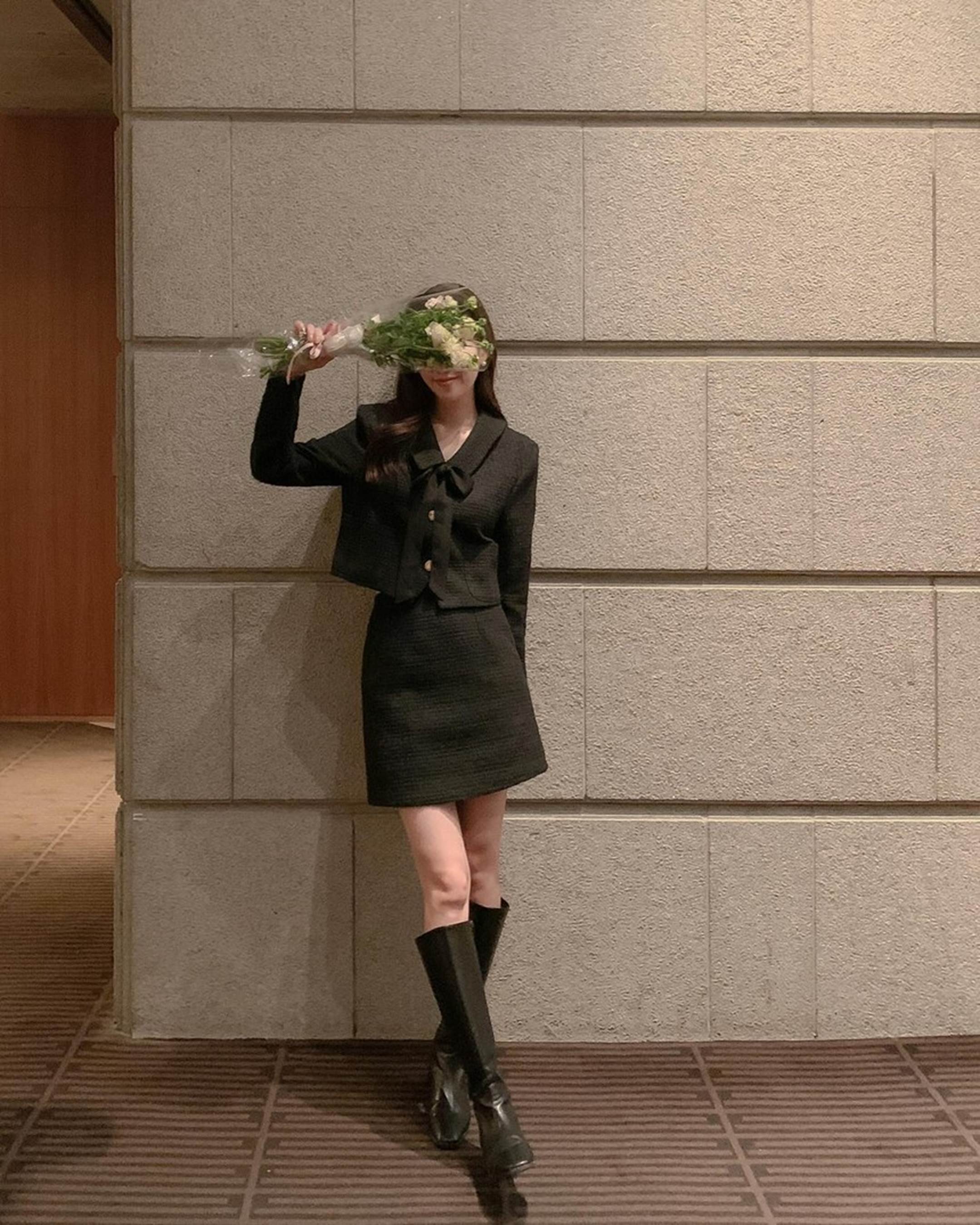 Mặc đẹp hơn trong mùa đông với 10 cách phối chân váy và boots-5