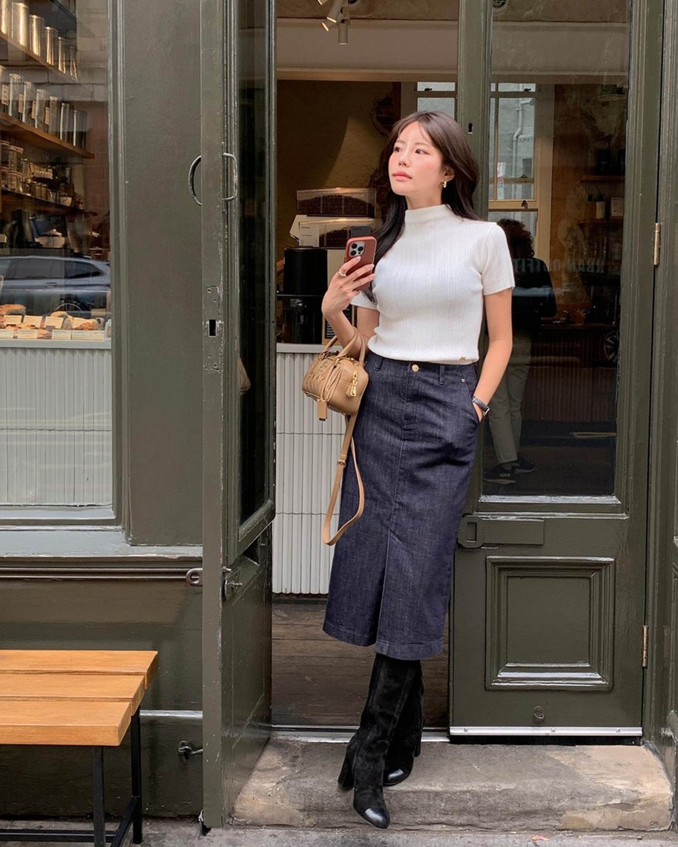 Mặc đẹp hơn trong mùa đông với 10 cách phối chân váy và boots-8