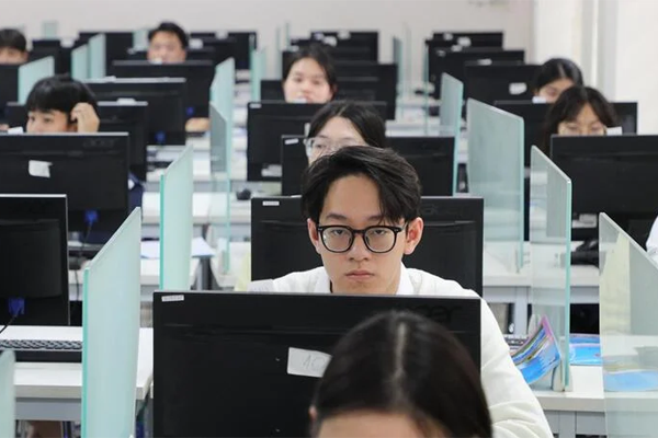 Xét tuyển sớm khiến các trường THPT mất nhiều công sức sao in học bạ-4