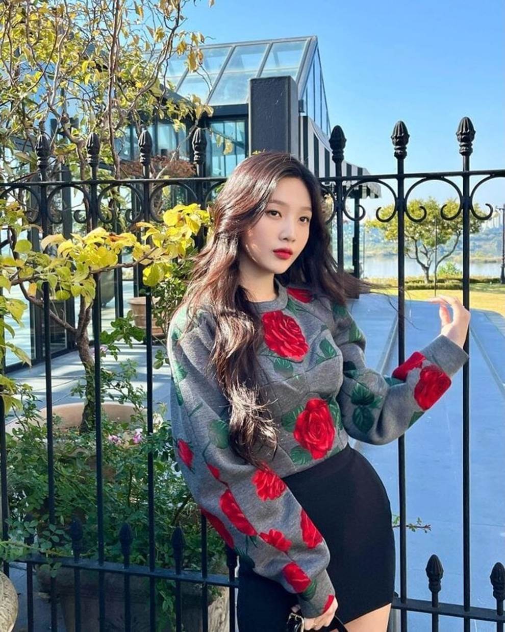 Mặc áo nỉ vào mùa thu đông, kết hợp thế nào để trông sành điệu?-2