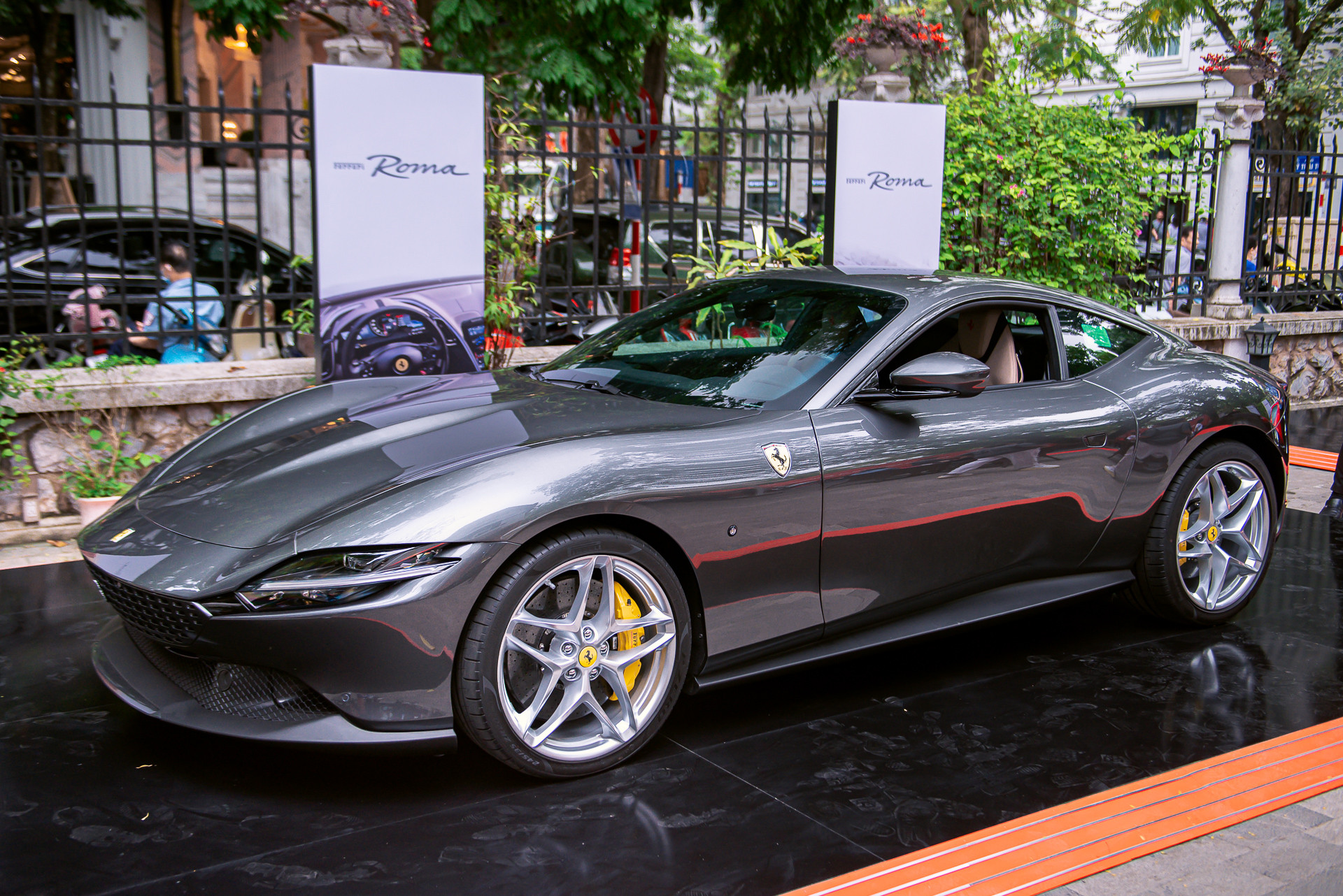 Đại gia Hà Nội tậu siêu xe Ferrari Roma mui trần giá 24 tỷ-8