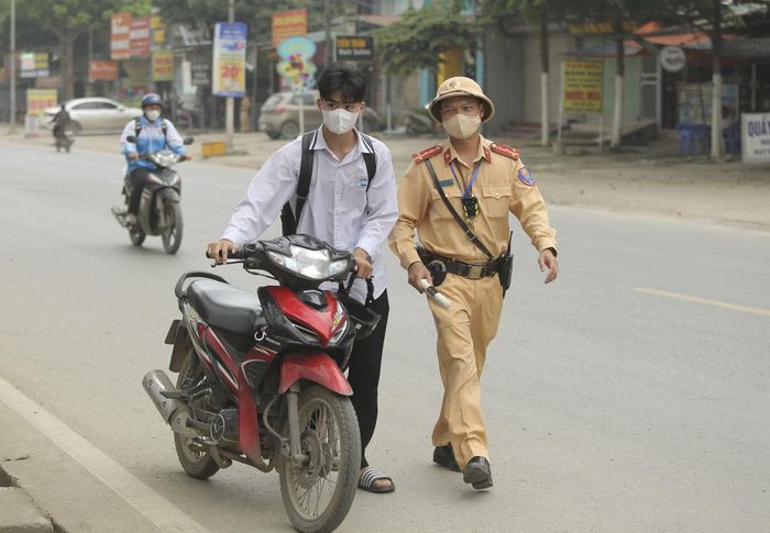 Vượt xe ẩu, hai nam sinh 15 tuổi tại Hải Dương gặp nạn trên đường tới trường-6