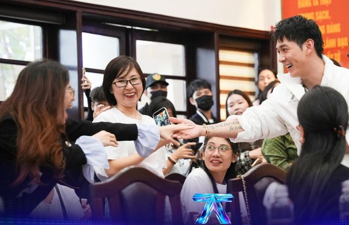 HIEUTHUHAI xuất hiện đẹp trai nhưng Negav mới gây bất ngờ khi có mặt ở Hà Nội-5