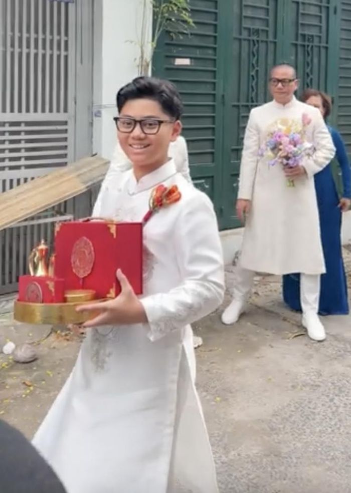 Con riêng 11 tuổi của chồng Hoa hậu Khánh Vân xuất hiện trong lễ ăn hỏi-3