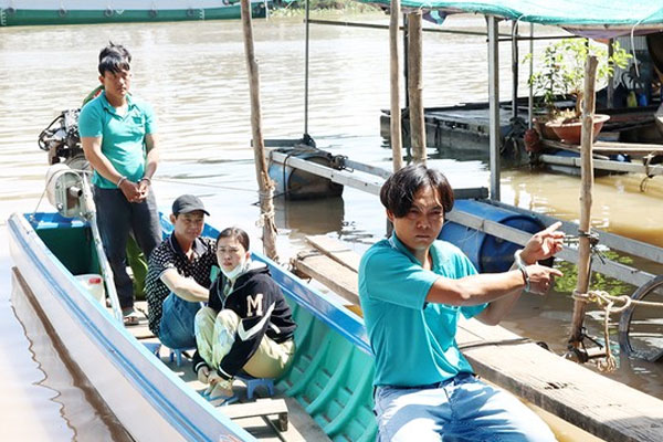 Phá đường dây đưa người xuất, nhập cảnh trái phép để đánh bạc-1