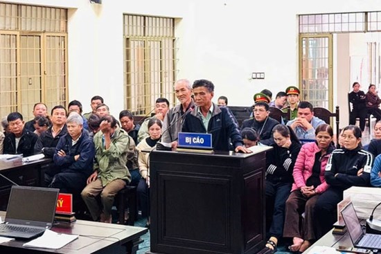Làm giả giấy tờ giúp con trốn nghĩa vụ quân sự, hàng chục người bị phạt tù