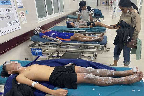 Hà Nội: Nam thanh niên bị đâm thủng tim-4