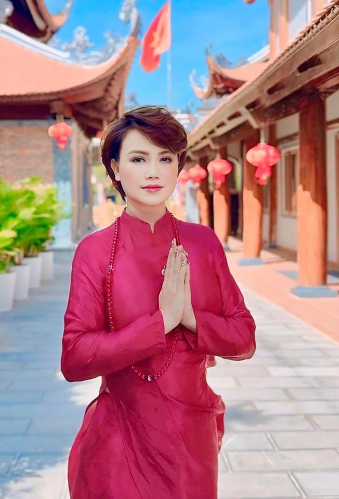 Sắc vóc đời thực trẻ đẹp của nữ diễn viên lấy chồng lần 5-6