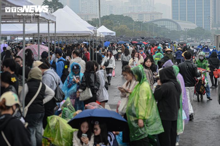 Vượt 70km, đội mưa xếp hàng từ 4h để xem Concert 3 Anh trai say hi-1