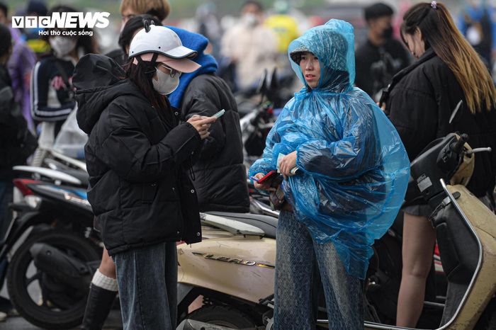 Vượt 70km, đội mưa xếp hàng từ 4h để xem Concert 3 Anh trai say hi-15