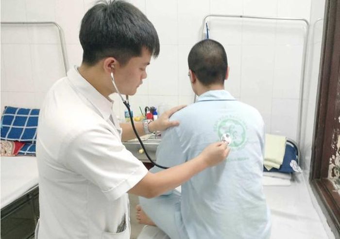 Nhập viện tâm thần do lạm dụng thuốc lá điện tử-1