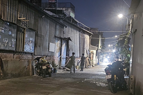 TPHCM: Xưởng cơ khí cháy lớn với nhiều tiếng nổ, 2 công nhân bị thương-1