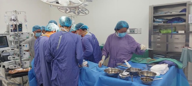 Hà Nội: Nam thanh niên bị đâm thủng tim-1