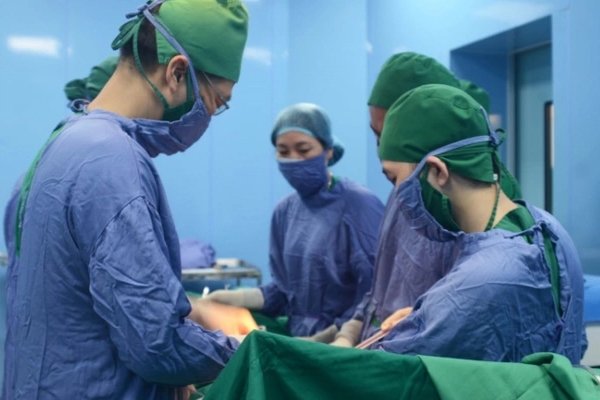 16 tuổi mắc 2 bệnh nan y, cô gái Hoà Bình vỡ oà sau 3 năm-5