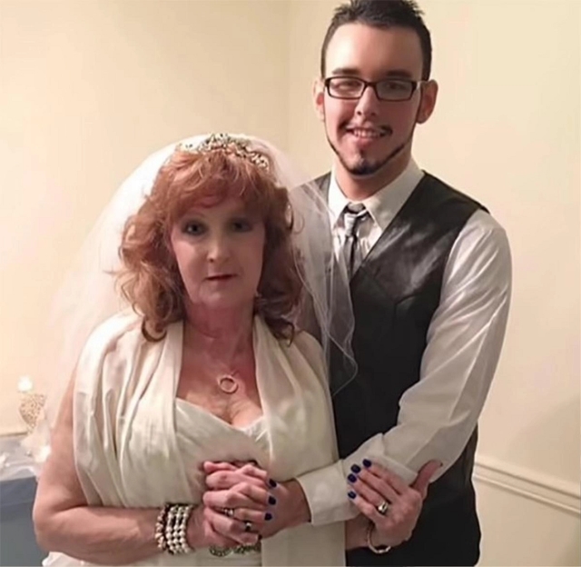 Chàng trai 17 tuổi cưới cụ bà 71 tuổi sau 3 tuần trúng tiếng sét ái tình-1