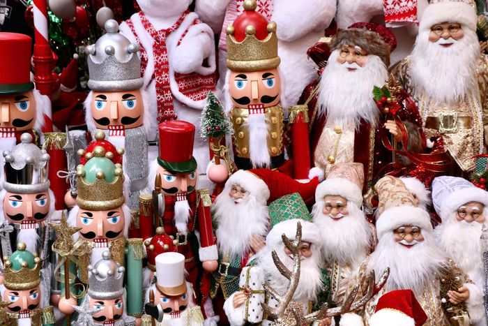 Thị trường Noel Hà Nội: Sản phẩm đa dạng, người mua cầm chừng-2