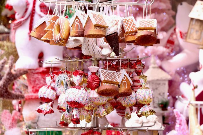 Thị trường Noel Hà Nội: Sản phẩm đa dạng, người mua cầm chừng-9