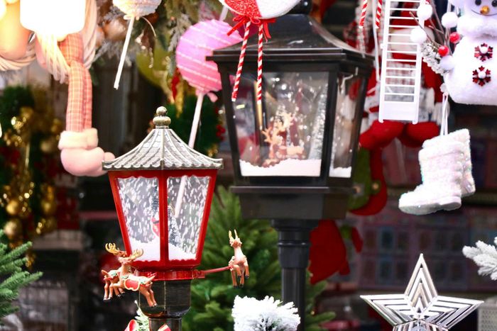 Thị trường Noel Hà Nội: Sản phẩm đa dạng, người mua cầm chừng-13