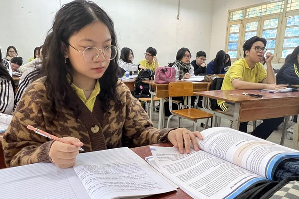 Học sinh quay cuồng với các kỳ thi riêng-1