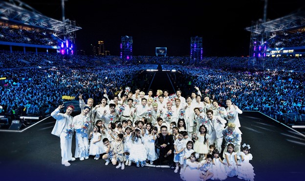 Khoảnh khắc HIEUTHUHAI xé đồ, biến hình gây sốc trên sân khấu concert-7