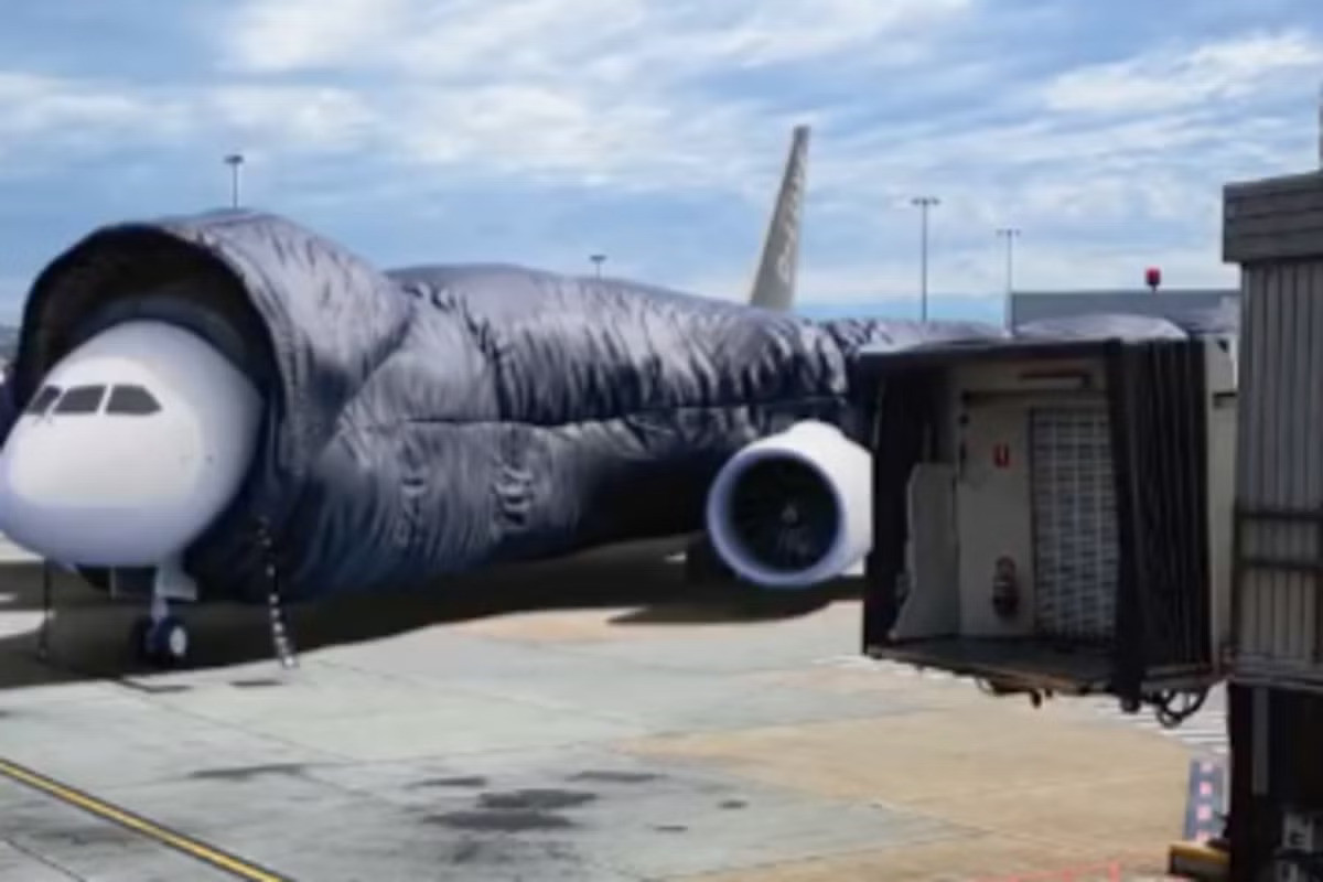 Thực hư chuyện máy bay phải mặc áo khoác kín bưng để chống rét-1