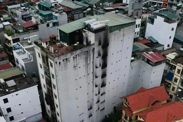 Đi tập thể dục, phát hiện người đàn ông tử vong bất thường bên xe máy-2