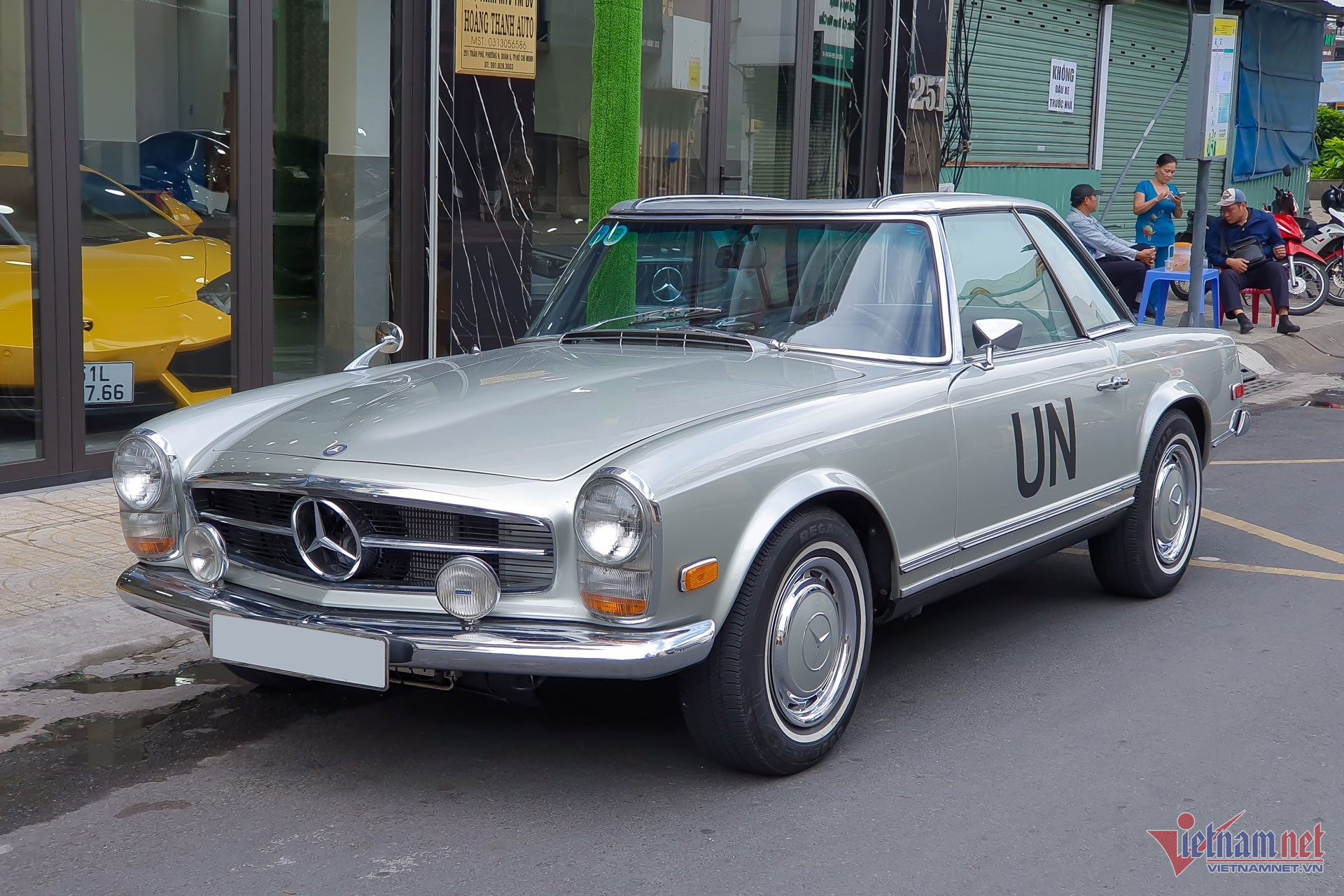 Ông Đặng Lê Nguyên Vũ tậu xế cổ Mercedes-Benz 280 SL-2